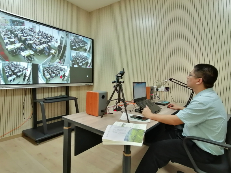 荷塘中學智慧課堂.jpg