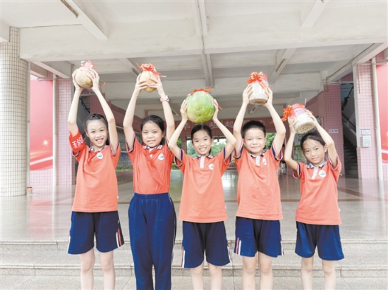 遠昌小學的期末獎品“金瓜”“銀瓜”暖心又“食”在。.jpg